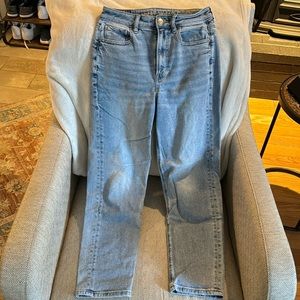 American Eagle Mom Straight Jean size 2 Short pants jeans